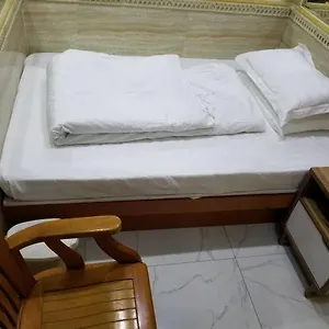 招待所 金威, 香港